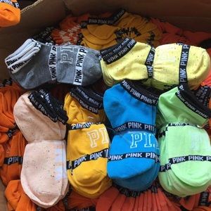 ❤️❤️ Victoria’s Secret PINK socks. 💕😍🦄